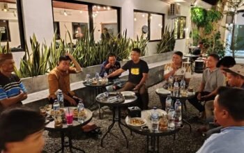 TMI Pohuwato rapat perdana yang digelar di Warkop Oma Kafe, Marisa, Rabu malam, 12 Agustus 2026. (Foto: Istw)