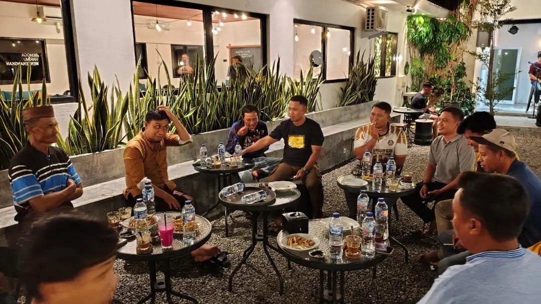 TMI Pohuwato rapat perdana yang digelar di Warkop Oma Kafe, Marisa, Rabu malam, 12 Agustus 2026. (Foto: Istw)