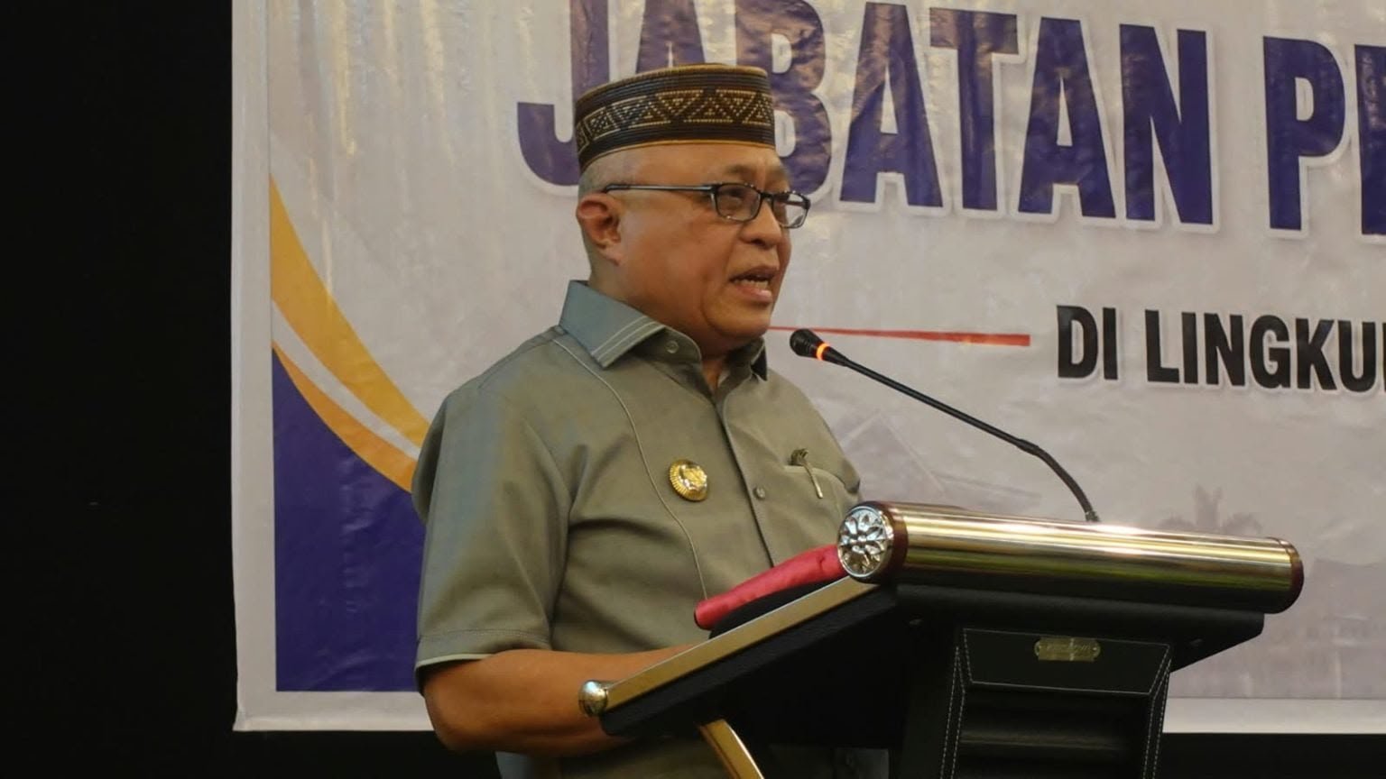 Bupati Gorontalo Sofyan Puhi saat menghadiriUji kompetensi dan evaluasi berlangsung di Grand Q Hotel, Kota Gorontalo, Sabtu, 15 Agustus 2026. (Foto: Humas)