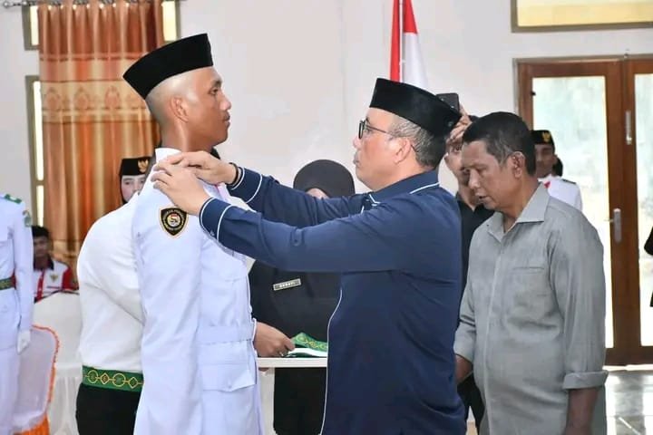 Wakil Bupati Boalemo Lahmudin Hambali saat resmi dikukuhkan untuk menjalankan tugas pada upacara peringatan HUT ke-81 Kemerdekaan Republik Indonesia, 17 Agustus 2026, di Alun-Alun Tilamuta. (Foto: Humas)