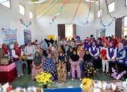 Bupati Gorontalo Sofyan Puhi saat menghadiri kegiatan Posyandu Terintegrasi di Gedung Sorga, Desa Moahudu, Kecamatan Tabongo, 16 Agustus 2026. (Foto: Humas)