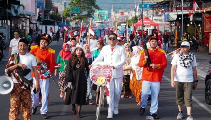 Gorontalo Tempo Dulu Hidup di Parade Kemerdekaan, Disparekrafpora Bawa Sejarah ke Jalanan