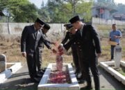 Wali Kota Kotamobagu Weny Gaib bersama Wakil Wali Kota Rendy Virgiawan Mangkat dan jajaran Forum Koordinasi Pimpinan Daerah (Forkopimda) mengikuti Upacara Ziarah Nasional di Taman Makam Pahlawan (TMP) Mongkonai Barat, Minggu, 16 Agustus 2026. (Foto: Humas)