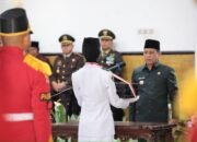 Wali Kota Kotamobagu Weny Gaib dan Wakil Wali Kota Rendy Virgiawan Mangkat memimpin prosesi Pemindahan dan Persemayaman Sang Merah Putih sebagai bagian dari rangkaian peringatan HUT ke-81 Kemerdekaan Republik Indonesia di Kota Kotamobagu, Minggu, 16 Agustus 2026. (Foto: Humas)