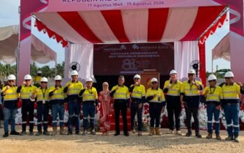 Presiden Direktur PT Merdeka Gold Resources Tbk (EMAS) Boyke Poerbaya Abidin usai menjadi pembina Upacara HUT ke-81 Kemerdekaan Republik Indonesia di Kilometer Nol Pani Gold Mine, Senin (17/8/2026).