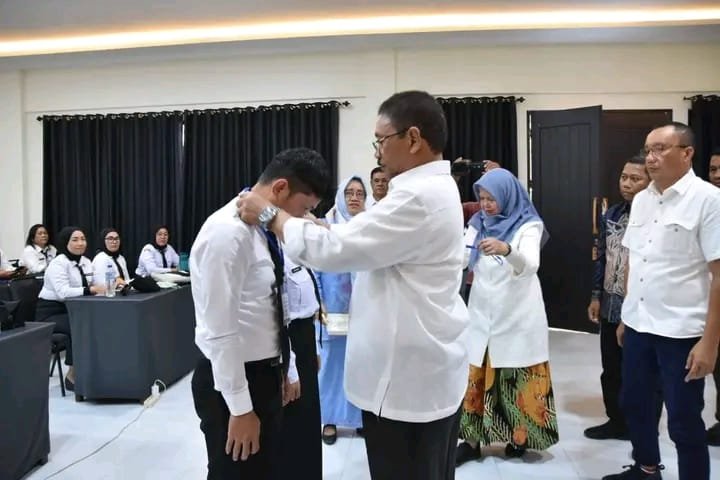 Bupati Boalemo Rum Pagau membuka Diklat Bakal Calon Kepala Sekolah TK, SD, dan SMP Gelombang II di Cabana Resort Pantai Bolihutuo, Kabupaten Boalemo, Minggu, 16 Agustus 2026. (Foto: Humas)