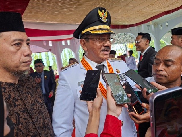 Bupati Boalemo Rum Pagau usai mengikuti Upacara Peringatan HUT ke-81 Kemerdekaan Republik Indonesia di Lapangan Alun-Alun Kota Tilamuta, Senin, 17 Agustus 2026. (Foto: Humas)