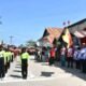 Bupati Boalemo Rum Pagau saat saat melepas ratusan pelajar yang mengikuti lomba gerak jalan. (Foto: Hiumas)