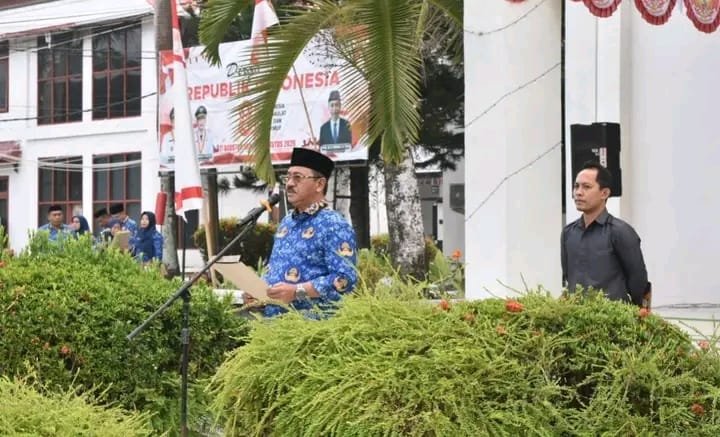 Bupati Boalemo Rum Pagau saat menjadi pembina Apel Korpri di halaman Kantor Bupati Boalemo, Senin, 17 Agustus 2026. (Foto: Humas)