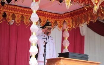Wali Kota Kotamobagu Weny Gaib memimpin Upacara Peringatan HUT ke-81 Kemerdekaan Republik Indonesia di Alun-Alun Boki Hontinimbang, Kotamobagu, Senin, 17 Agustus 2026. (Foto: Humas)