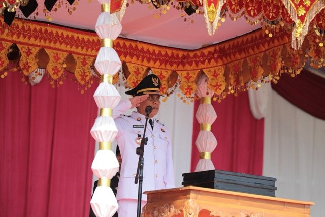 Wali Kota Kotamobagu Weny Gaib memimpin Upacara Peringatan HUT ke-81 Kemerdekaan Republik Indonesia di Alun-Alun Boki Hontinimbang, Kotamobagu, Senin, 17 Agustus 2026. (Foto: Humas)