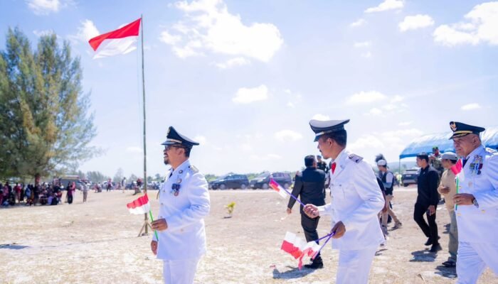Merah Putih 1.000 Meter Membelah Pantai Katembe, Semangat Kemerdekaan Menggema dari Buton Tengah