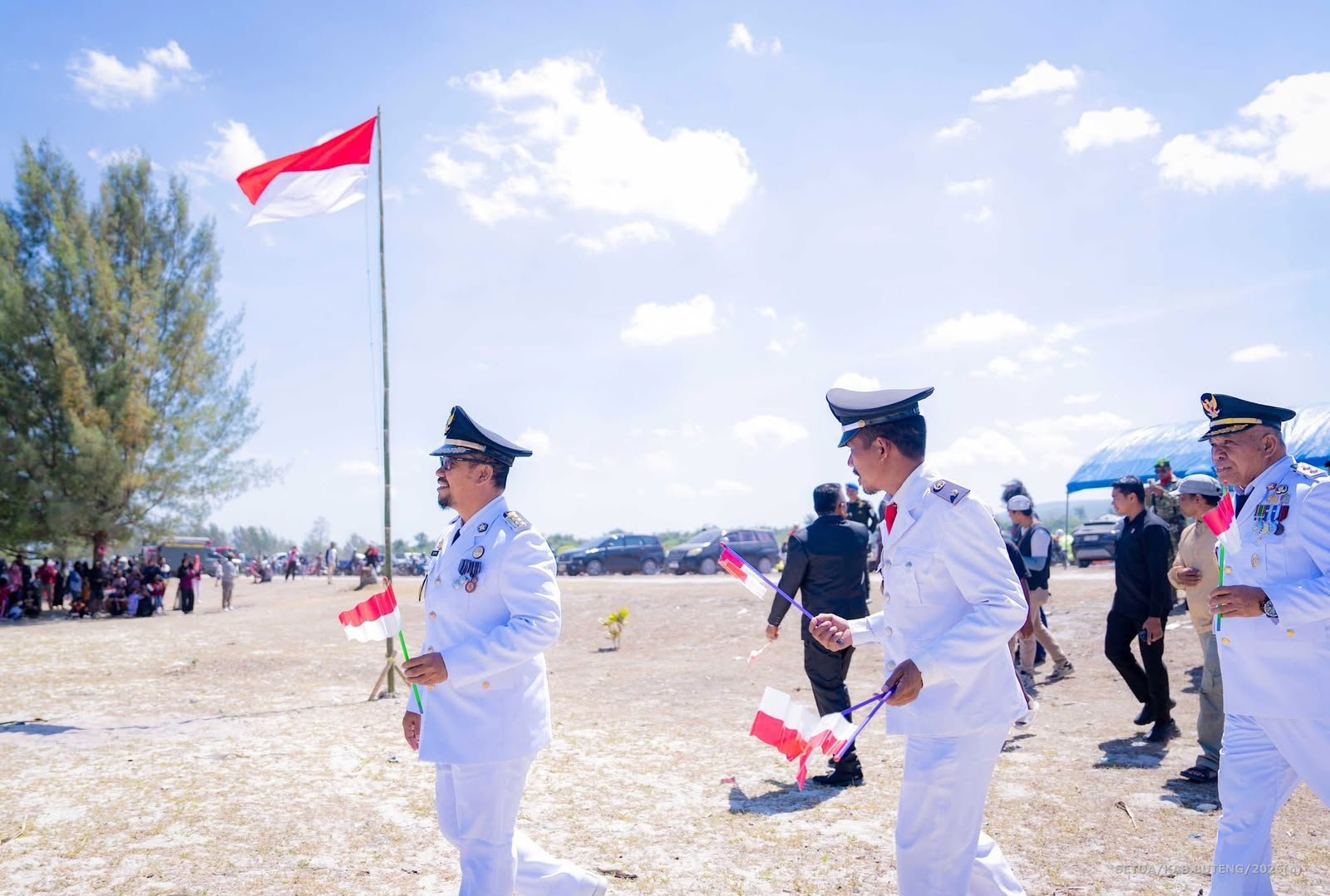 Pantai Katembe di Desa Madongka, Kecamatan Lakudo, Buton Tengah, Sulawesi Tenggara, berubah menjadi panggung nasionalisme pada Senin, 17 Agustus 2026. (Foto: Humas)