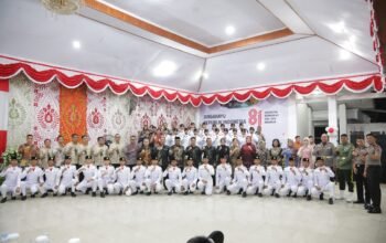 Wali Kota Kotamobagu Weny Gaib bersama Wakil Wali Kota Kotamobagu Rendy Virgiawan Mangkat dan Forum Koordinasi Pimpinan Daerah (Forkopimda) menghadiri resepsi kenegaraan dalam rangka memperingati Hari Ulang Tahun (HUT) ke-81 Kemerdekaan Republik Indonesia. (Foto: Humas)