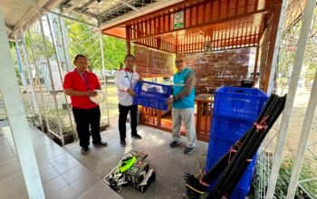 PLN Nusantara Power UP Gorontalo menyerahkan bantuan sarana pendukung pengelolaan lingkungan kepada DLHK Kota Gorontalo/Hibata.id