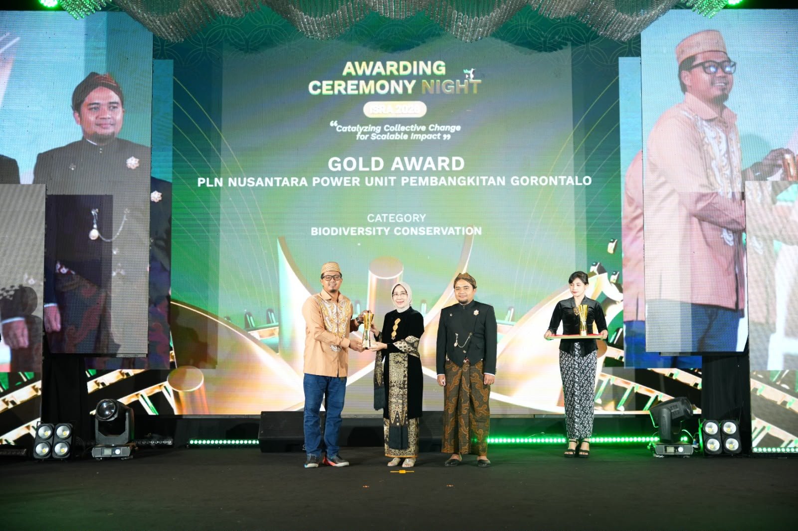 PLN Nusantara Power Unit Pembangkitan Gorontalo saat menerima penghargaan Gold kategori Biodiversity Conservation pada ISRA 2026/Hibata.id