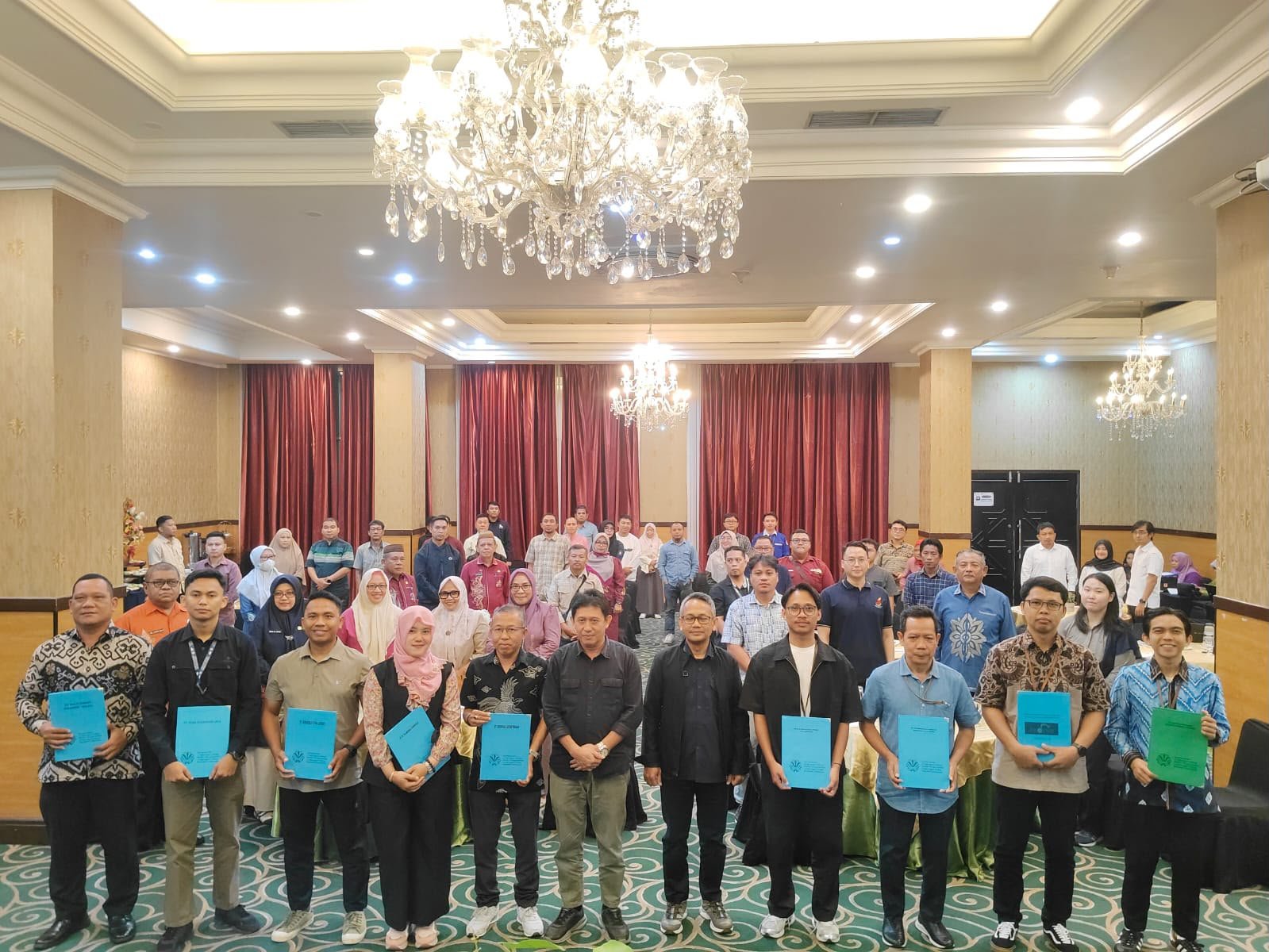 PLN Nusantara Power Unit Pembangkitan (UP) Gorontalo menerima Penghargaan PROPER Peringkat Biru Periode 2023–2024 sebagai apresiasi atas konsistensi perusahaan dalam memenuhi kewajiban serta menjaga kinerja pengelolaan lingkungan hidup/Hibata.id