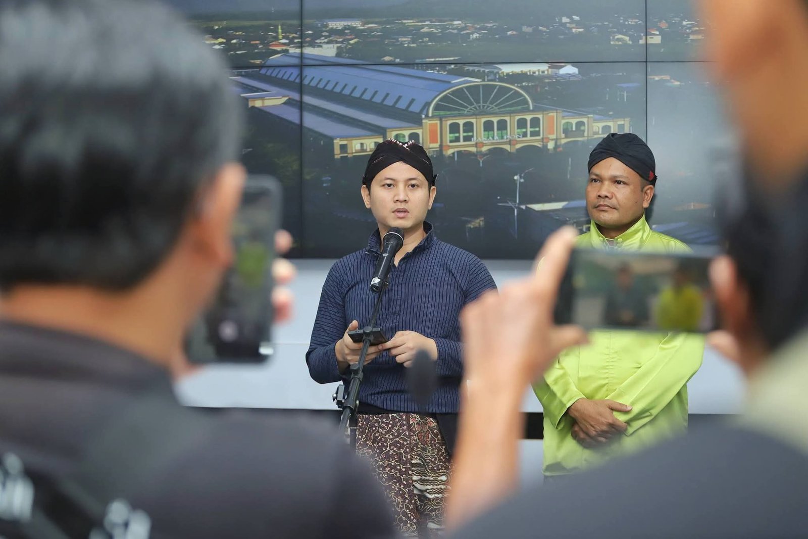 Bupati Trenggalek Mochamad Nur Arifin atau Mas Ipin mengumumkan sejumlah program relaksasi fiskal dalam rangka Hari Jadi ke-832 Trenggalek, mulai dari penghapusan denda dan bunga pajak hingga diskon BPHTB sebesar 50 persen/Hibata.id