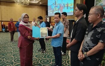 Perwakilan PLN Nusantara Power UP Gorontalo menerima penghargaan PROPER Peringkat Biru periode 2024–2025 di Grand Q Hotel, Kota Gorontalo, 20 Agustus 2026/Hibata.id