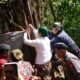 Bupati Trenggalek Mochamad Nur Arifin mengikuti tradisi Metri Bumi sekaligus mengajak masyarakat menjaga kelestarian kawasan Sumber Gedong di Desa Gandusari, Rabu (26/8/2026)/Hibata.id