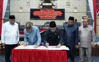 Bupati Gorontalo Sofyan Puhi menghadiri Sidang Paripurna DPRD Kabupaten Gorontalo dengan agenda penandatanganan Nota Kesepakatan Perubahan KUA-PPAS Tahun Anggaran 2026, Rabu (26/8/2026)/Hibata.id