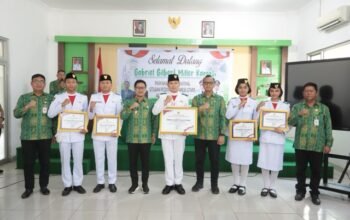 Wakil Wali Kota Kotamobagu, Rendy Virgiawan Mangkat, menyambut kepulangan putra-putri terbaik Kota Kotamobagu yang telah menuntaskan tugas sebagai Pasukan Pengibar Bendera Pusaka (Paskibraka) pada peringatan Hari Ulang Tahun ke-81 Kemerdekaan Republik Indonesia. (Foto: Humas)