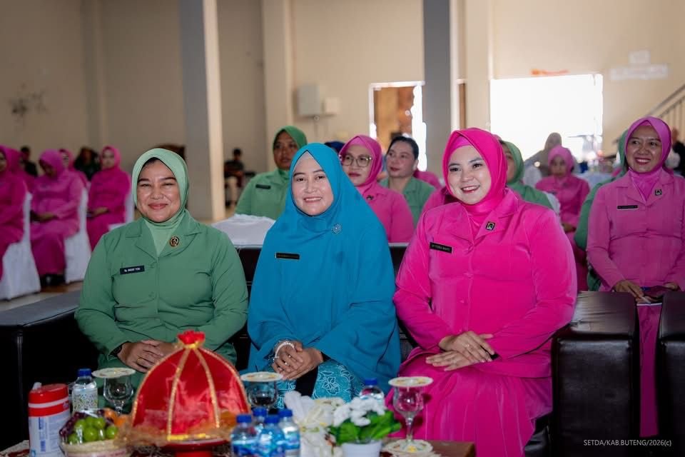 Ketua TP-PKK Buton Tengah Umi Noranah Azhari mendorong sinergi PKK dan Bhayangkari untuk memperkuat ketahanan keluarga, perlindungan anak, pendidikan dan pencegahan stunting/Hibata.id
