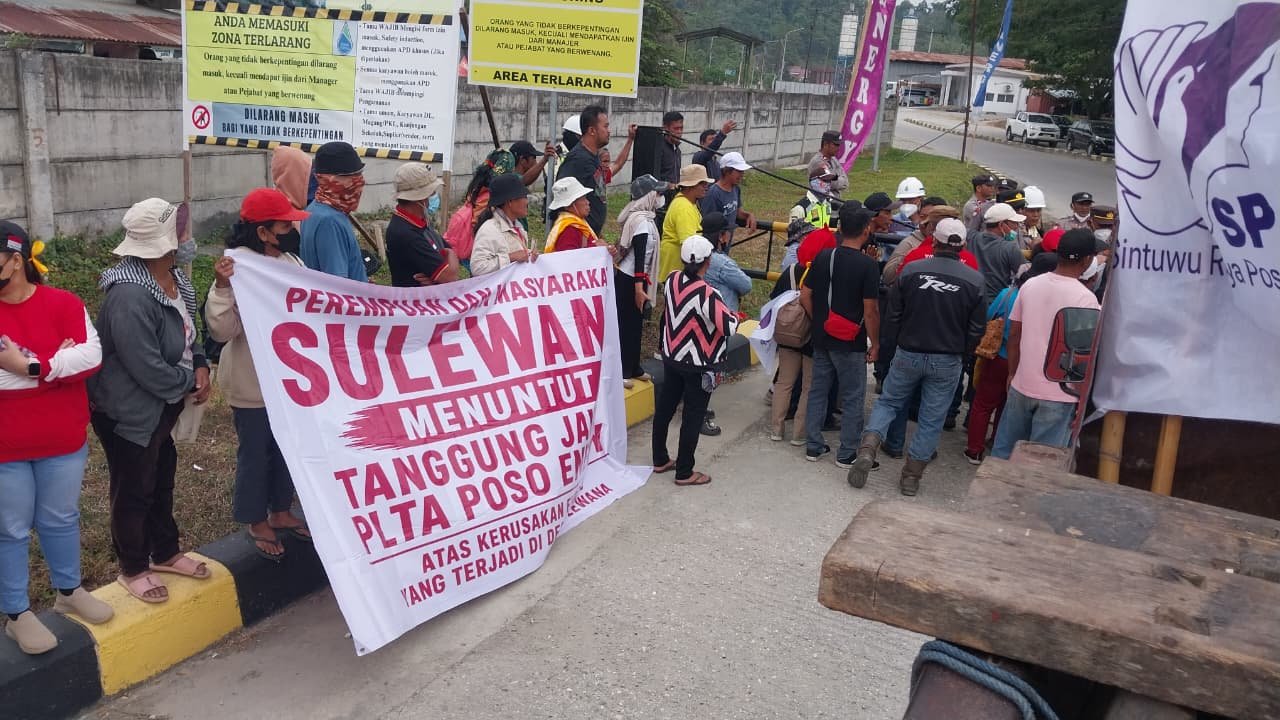 Warga Desa Sulewana, Kabupaten Poso, Sulawesi Tengah, menggelar aksi protes pada 26 Agustus 2026. (Foto: Koalisi)