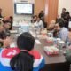 Komisi II DPRD Gorontalo memastikan stok BBM masih mencukupi. Warga diminta membeli BBM sesuai kebutuhan agar antrean SPBU tidak semakin panjang/Hibata.id