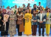 Yeyeyn S. Sidiki mendorong pengrajin terus berinovasi agar karawo Gorontalo berkembang sebagai produk fesyen, ekonomi kreatif, dan ikon daerah/Hibata.id
