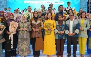 Yeyeyn S. Sidiki mendorong pengrajin terus berinovasi agar karawo Gorontalo berkembang sebagai produk fesyen, ekonomi kreatif, dan ikon daerah/Hibata.id