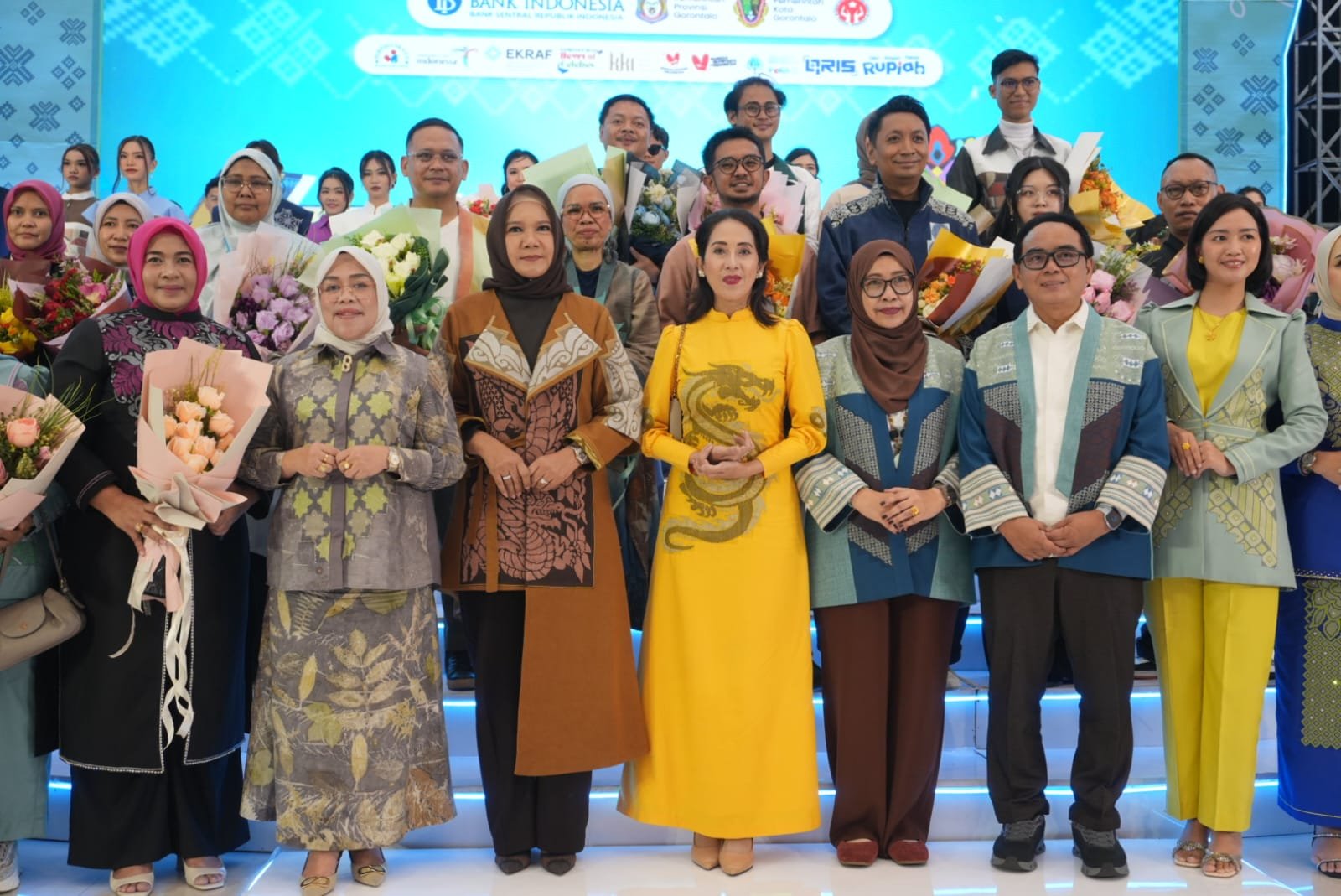 Yeyeyn S. Sidiki mendorong pengrajin terus berinovasi agar karawo Gorontalo berkembang sebagai produk fesyen, ekonomi kreatif, dan ikon daerah/Hibata.id