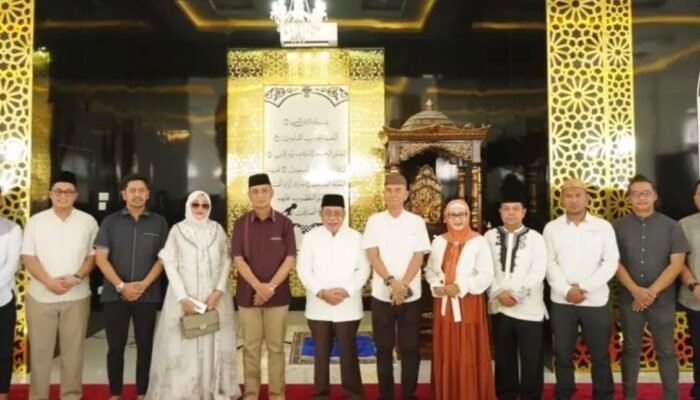 Adhan Dambea Tak Tertarik Bangun SPBU: “Saya Berpikir Bagaimana Banyak Masjid”