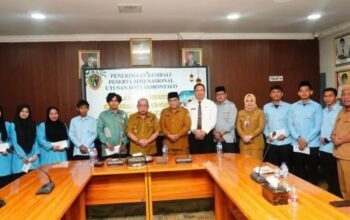 Wali Kota Gorontalo Adhan Dambea saat menerima utusan Kota Gorontalo pada Musabaqah Tilawatil Qur’an (MTQ) Nasional XXXI 2026. (Foto: Humas)