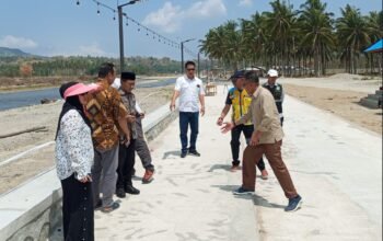 Komisi III DPRD Provinsi Gorontalo meninjau proyek pengendalian banjir Sungai Bone senilai Rp12 miliar di Suwawa Tengah yang telah rampung 100 persen/Hibata.id