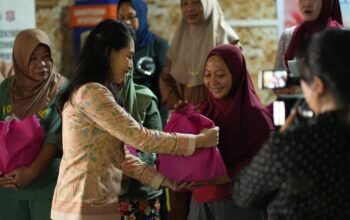 DWP Imigrasi Gorontalo bersama PIMPASA menggelar bakti sosial dan edukasi digital bagi keluarga nelayan di Desa Botubarani, Bone Bolango/Hibata.id