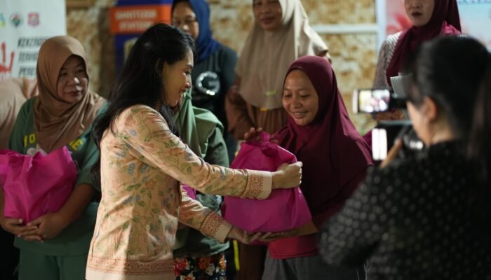Ketika Laut Tak Bersahabat, DWP Imigrasi Gorontalo Hadir untuk Nelayan Botubarani