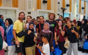Wisatawan asal Maroko, Italia, dan Prancis terpukau Gorontalo Karnaval Karawo 2026. Karawo, budaya, dan keramahan warga menjadi daya tarik/Hibata.id