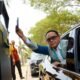 Kepala Perwakilan Bank Indonesia Provinsi Gorontalo Bambang Satya Permana saat mencoba pembayaran parkir di Bandara Djalaluddin menggunakan metode QRIS/Hibata.id