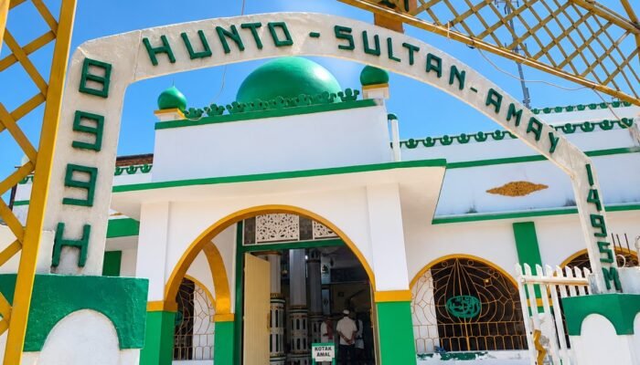 Masjid Hunto Sultan Amai: Jejak Raja, Kisah Cinta dan Syahadat
