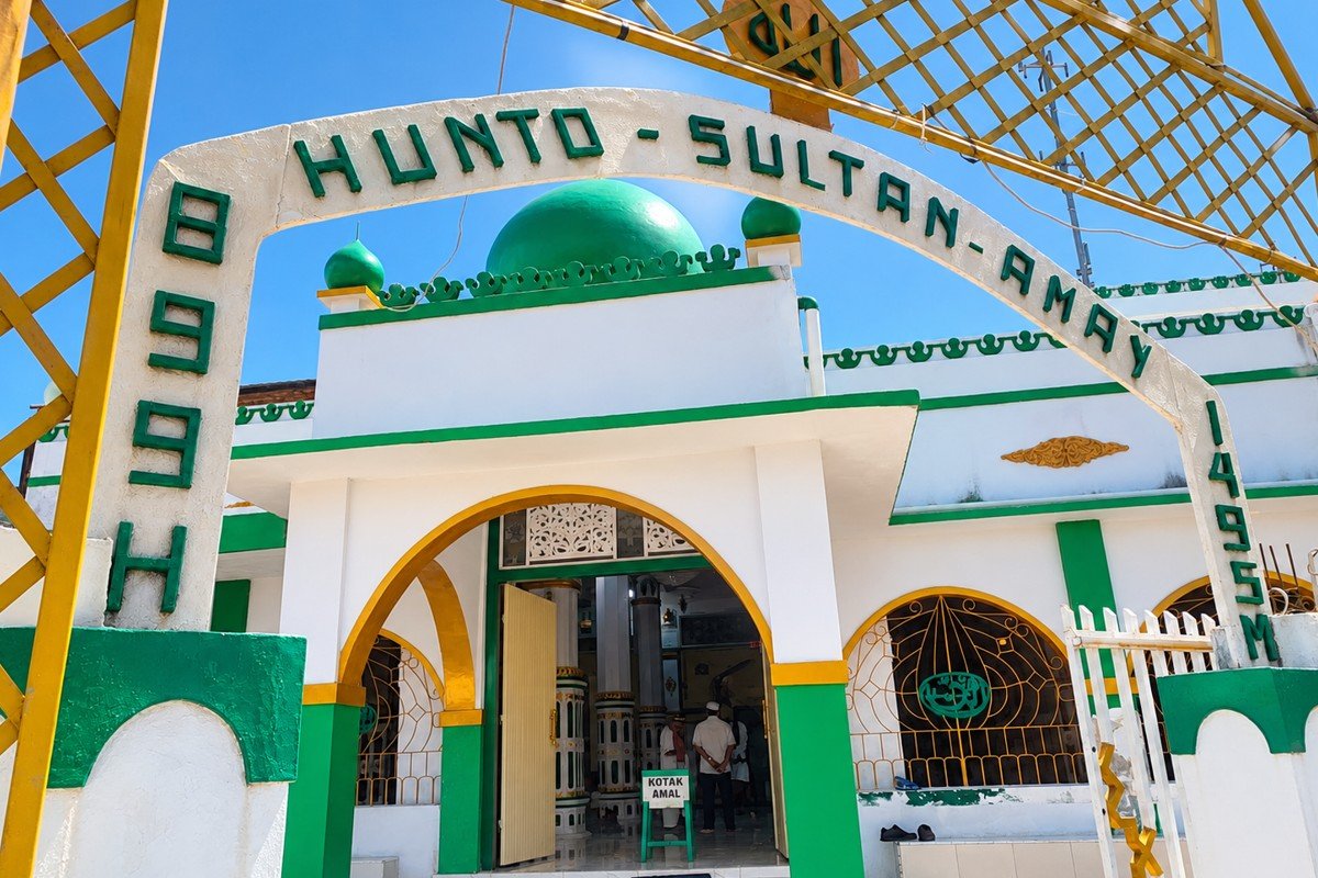 Masjid Hunto terletak di Kelurahan Biawu, Kecamatan Kota Selatan, Kota Gorontalo, Provinsi Gorontalo/Hibata.id