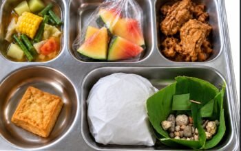 Paket MBG di SDN 08 Marisa Pohuwato ditemukan berisi batu kerikil. Sekolah melapor ke SPPG, sementara penyebab temuan masih ditelusuri/Hibata.id