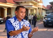 Kolase Foto: Adnan Mbuinga alias Haji Pulu dengan rumah yang digeledah KPK/Hibata.id