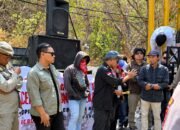 Massa Aliansi Peduli Lingkungan dan LSM WALHI menggelar aksi di Gedung DPRD Provinsi Gorontalo, Selasa (29/9/2026), mendesak kelanjutan RDP terkait PT CBM/Hibata.id