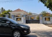 Rumah Adnan Mbuinga alias Haji Pulu di Kecamatan Marisa, Kabupaten Pohuwato, terlihat sepi sehari setelah kediamannya di Kota Gorontalo digeledah KPK/Hibata.id