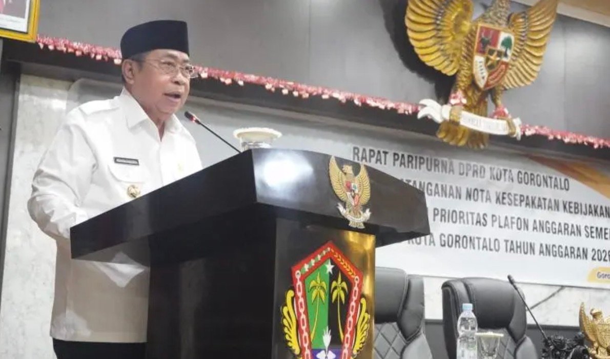 Wali Kota Gorontalo, Adhan Dambea dalam rapat paripurna penandatanganan nota kesepakatan Kebijakan Umum Perubahan Anggaran (KUPA) dan Prioritas Plafon Anggaran Sementara (PPAS) Perubahan APBD Kota Gorontalo 2026 di DPRD Kota Gorontalo, Rabu, 9 September 2026. (Foto: Humas)