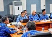 Wakil Wali Kota Gorontalo Indra Gobel saat membuka in-depth interview Evaluasi Sistem Akuntabilitas Kinerja Instansi Pemerintah (SAKIP) Kota Gorontalo bersama Tim Kementerian Pendayagunaan Aparatur Negara dan Reformasi Birokrasi (PAN-RB) secara daring dari Ruang Pola Kantor Wali Kota Gorontalo, Kamis, 17 September 2026. (Foto: Humas)