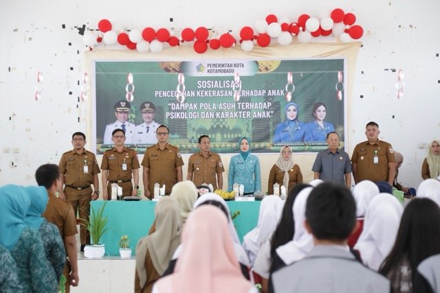 Wali Kota Kotamobagu, Weny Gaib, membuka Sosialisasi Pencegahan Kekerasan terhadap Anak di Gedung SKB Gogagoman, Selasa, 1 September 2026. (Foto: Humas)
