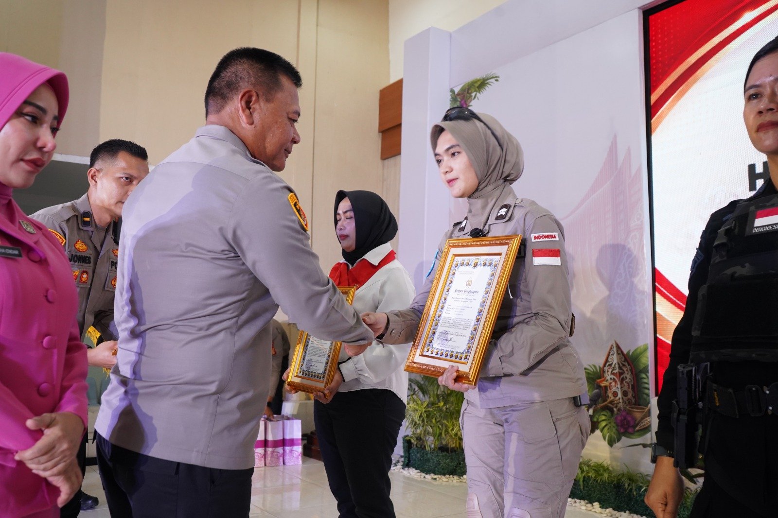 Kapolda Kaltim Irjen Pol Endar Priantoro mendorong 437 Polwan Polda Kaltim meningkatkan prestasi, profesionalisme, dan kontribusi bagi masyarakat/Hibata.id