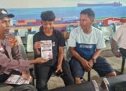 Polsek KP Samarinda menyosialisasikan Maklumat Kapolda Kaltim kepada masyarakat dan pengguna jasa Pelabuhan Samarinda sebagai upaya pencegahan karhutla/Hibata.id